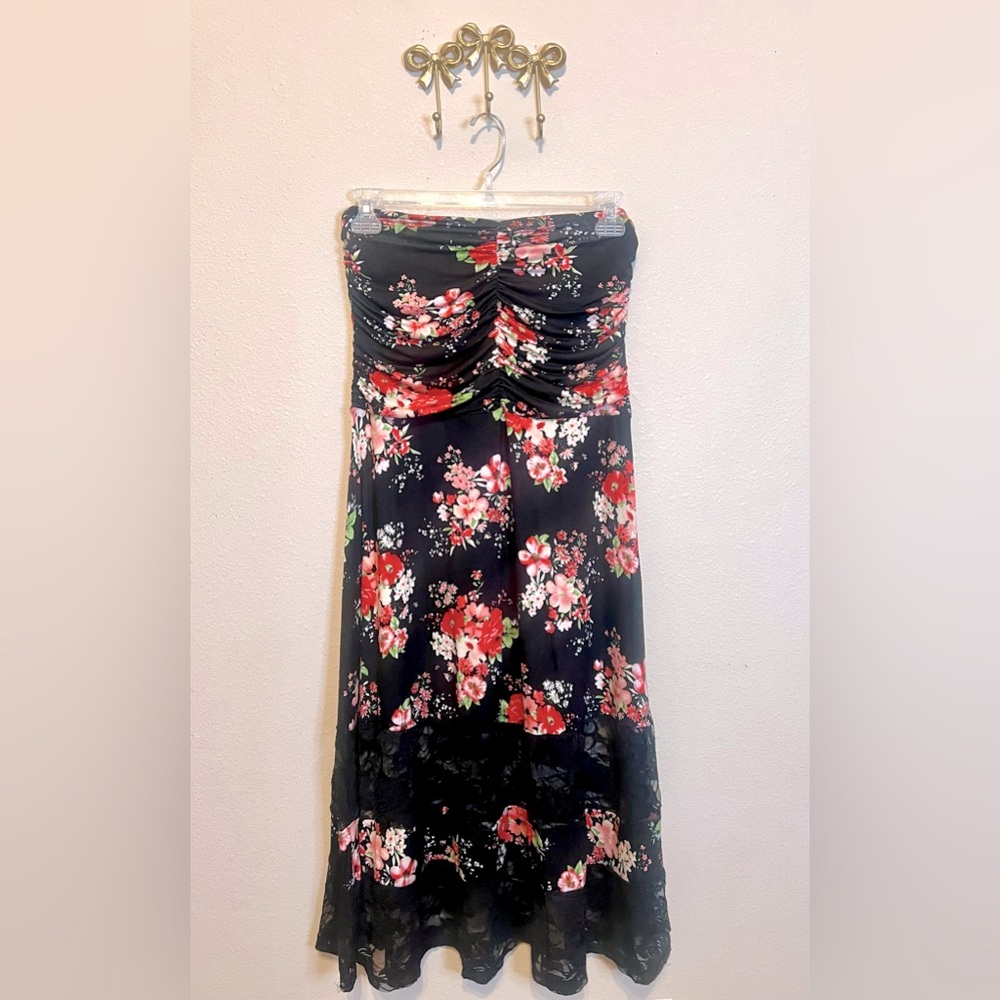 Stilleto’s Strapless Rouged Floral Dress in Black m, Pink, and Red. Size S